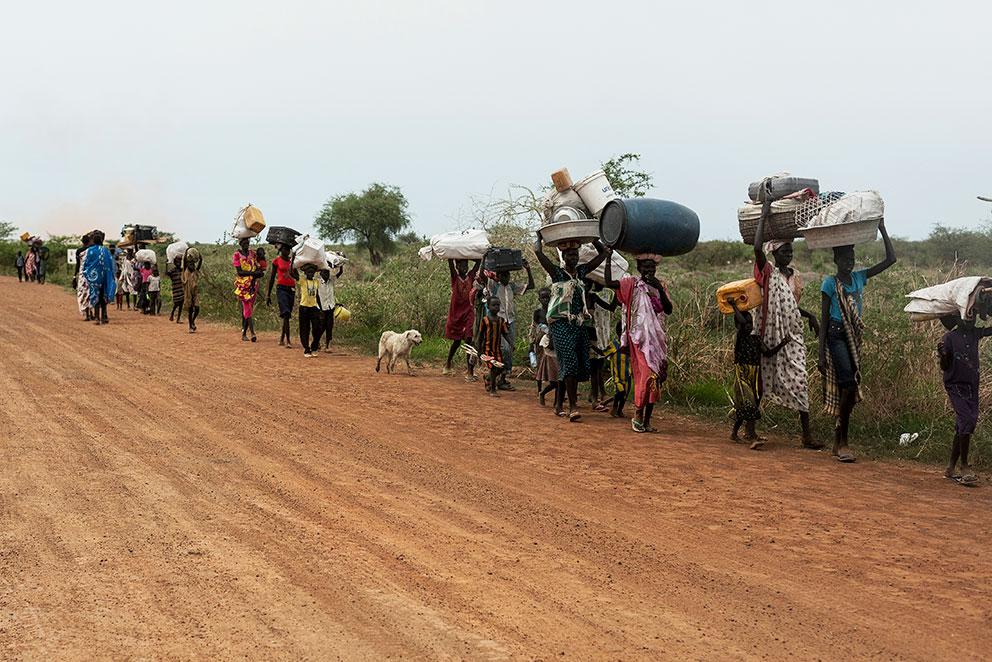 Sydsudan imploderade i ett inbördeskrig i december 2013. 4,6 miljoner människor lider av brist på mat. 1,5 miljoner är på flykt inom landets gränser och fred är mer avlägset än någon gång sedan konfliktens början.