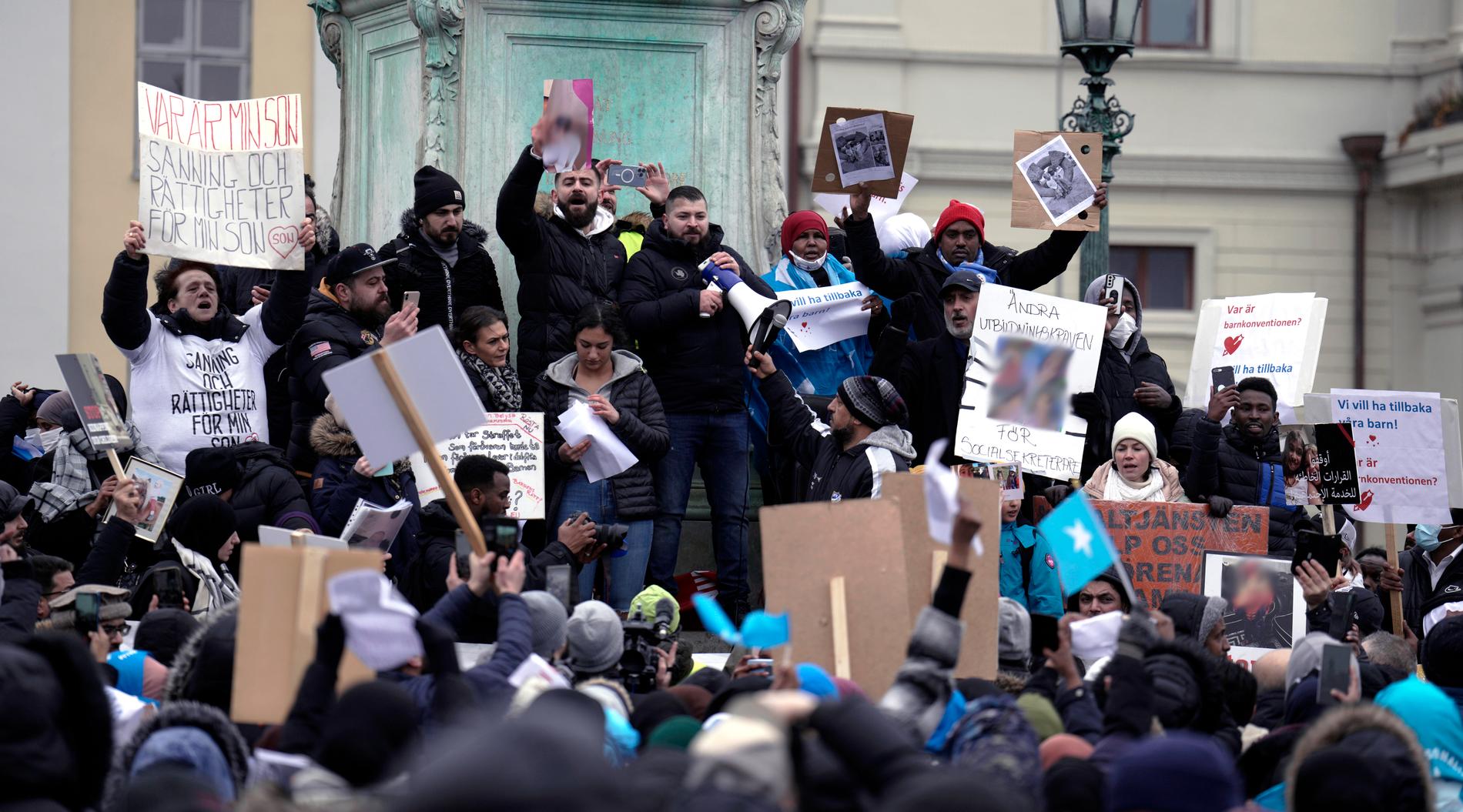 Demonstration mot socialtjänsten i Göteborg.