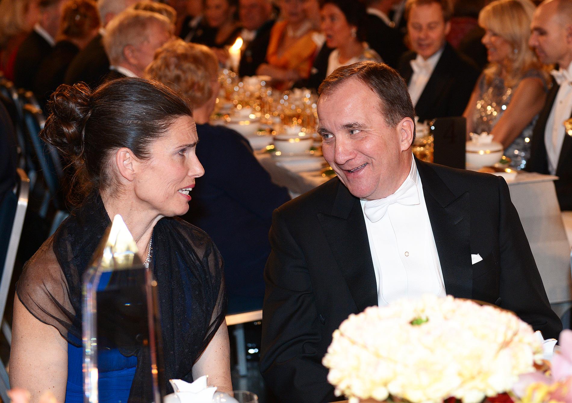 Statsminister Stefan Löfven med Kirsty Duncan Minister Kanada vid honnörsbordet vid Nobelbanketten i Blå hallen.
