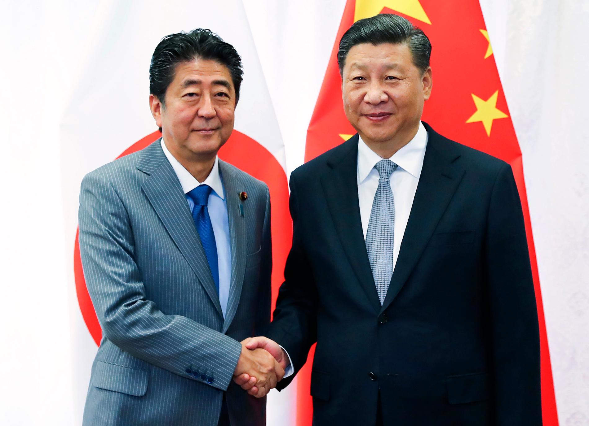 Shinzo Abe åker på officiellt besök hos president Xi i Kina. Arkivbild.