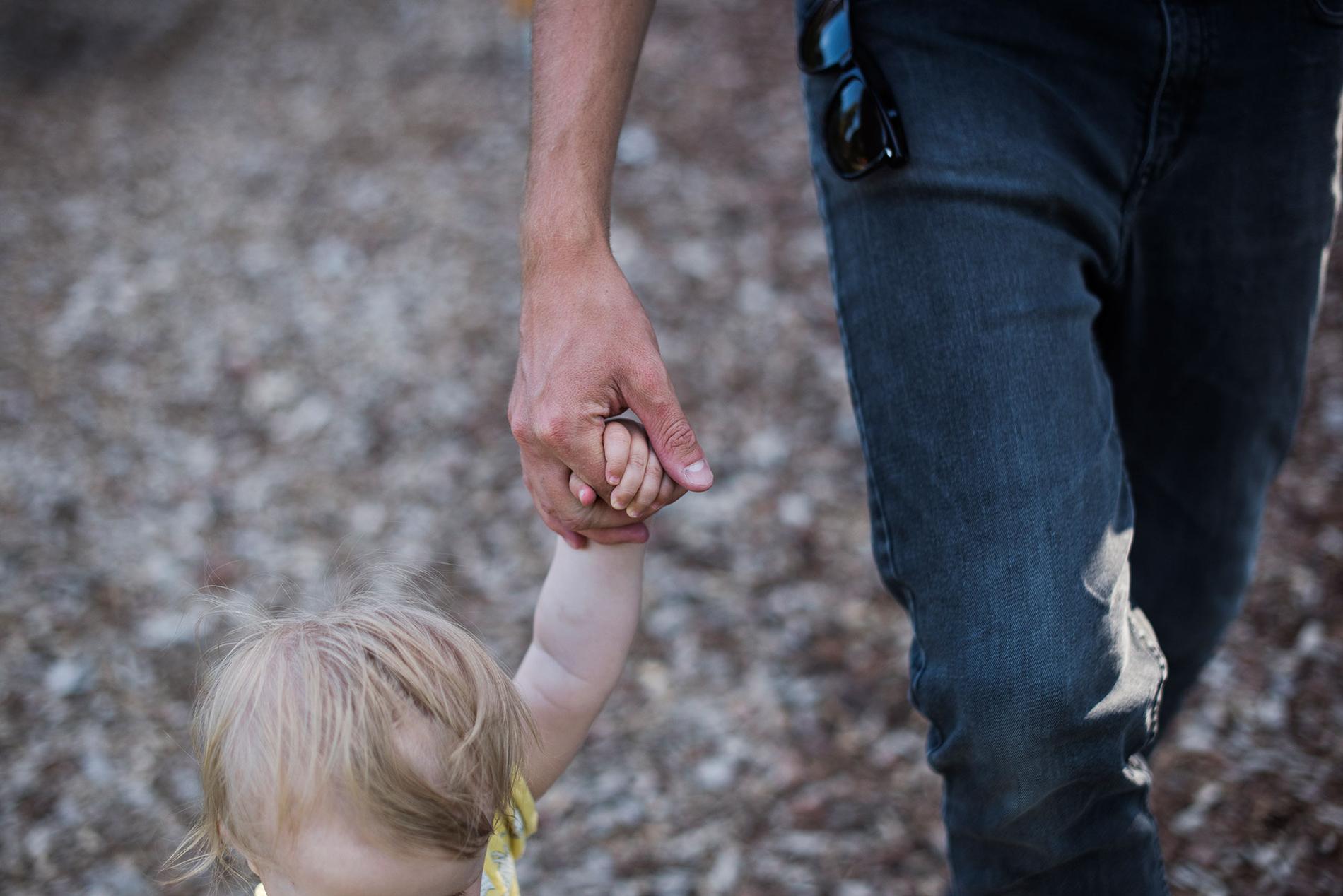 Svenska pappor stiger i förtroende hos sina barn.