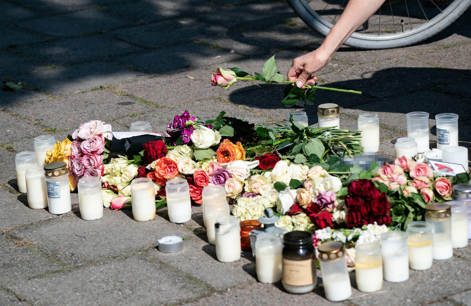Minnesplats för den mördade kvinnan på Sergels väg i stadsdelen Ribersborg i Malmö. Arkivbild.