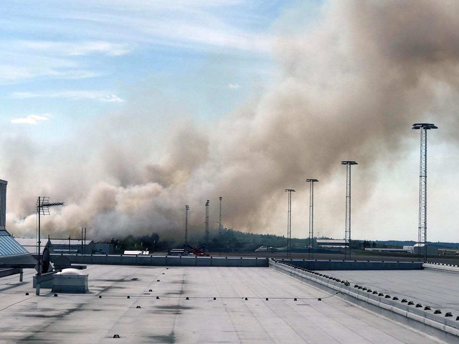 All flygtrafik ställs in efter brand vid Landvetters flygplats i Göteborg.