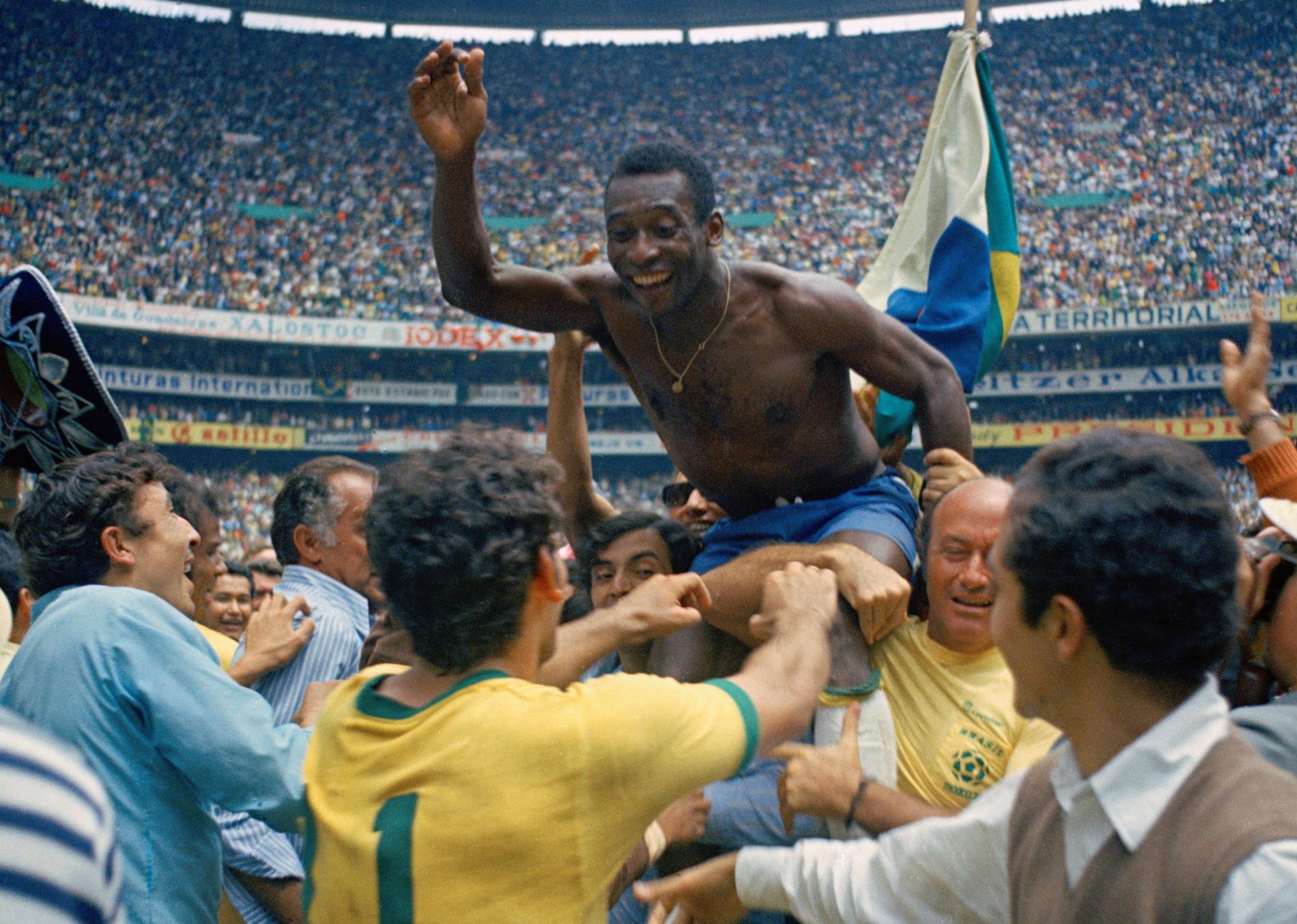 Pelé firar VM-guldet 1970.