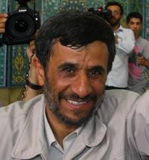 På söndagsmorgonen stod Ahmadinejad som segrare i presidentvalet.