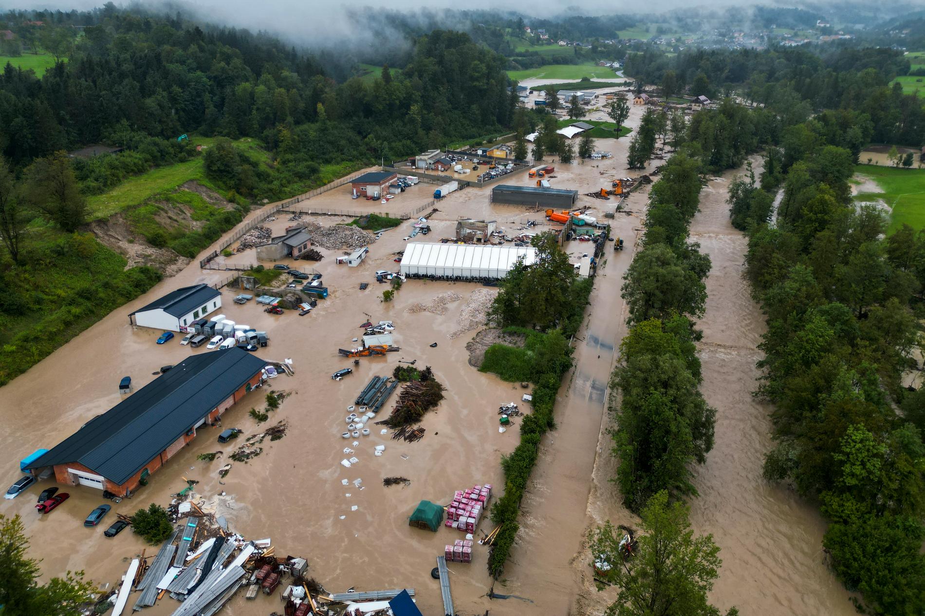 Förödande översvämningar beräknas ha orsakat skador på en en halv miljard euro (över 5,8 miljarder i svenska kronor).