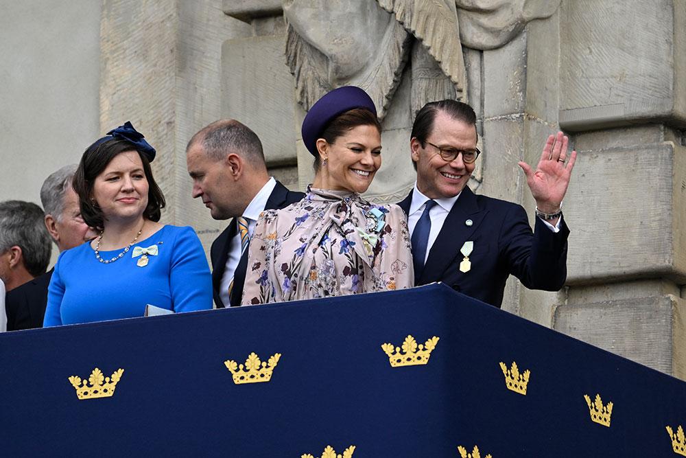 Kronprinsessparet Victoria och Daniel. Bredvid dem stårIslands president Guðni Jóhannesson och hans fru Eliza Reid.
