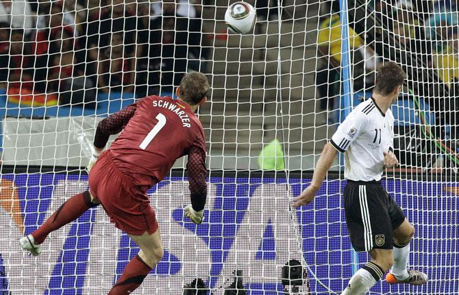 13 juni 2010, GRUPPSPEL TYSKLAND–AUSTRALIEN 4–0. 2–0 (26) Miroslav Klose