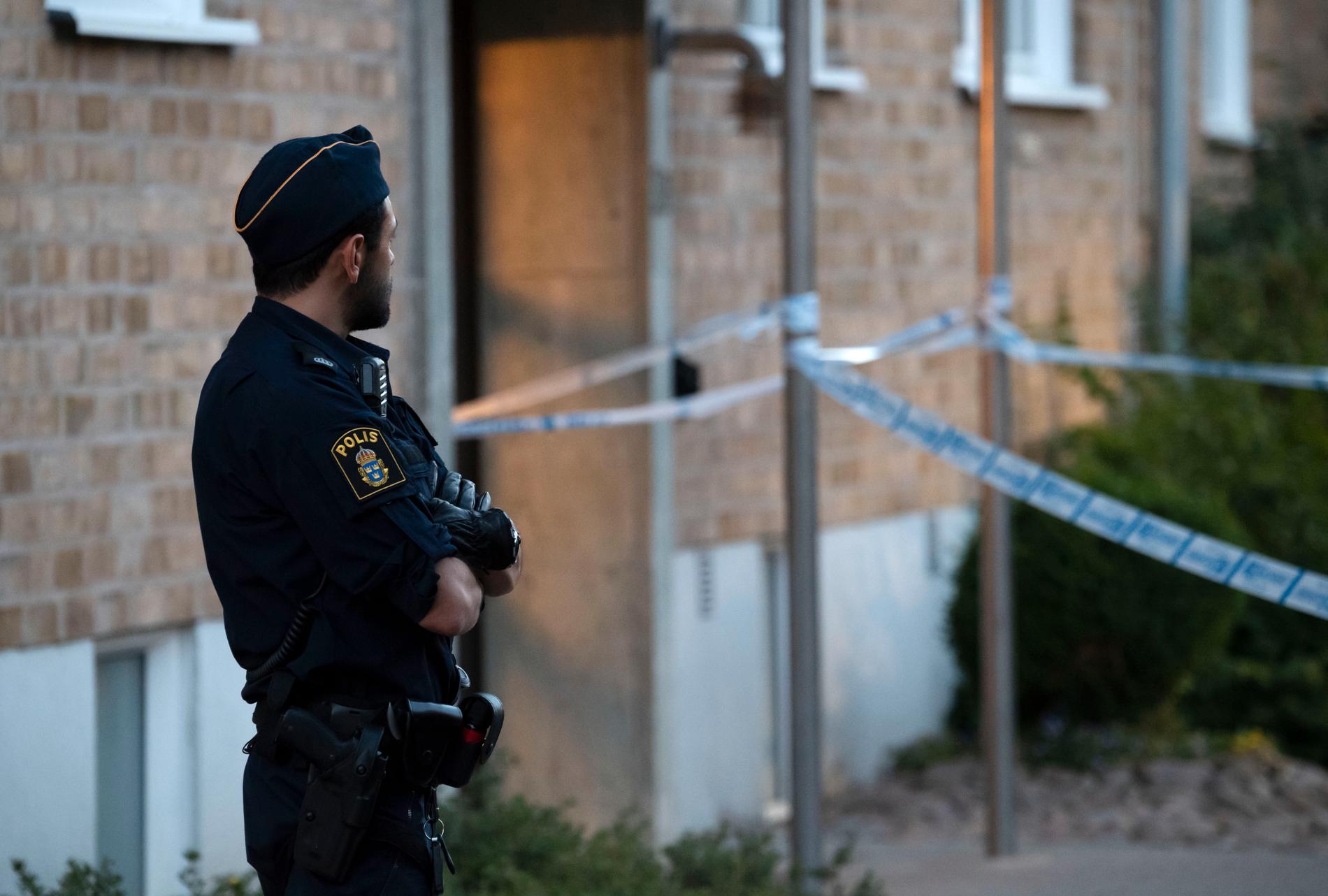 En man misstänks ha blivit kidnappad i Malmö. Polisen spärrade av utanför en bostad i torsdags.