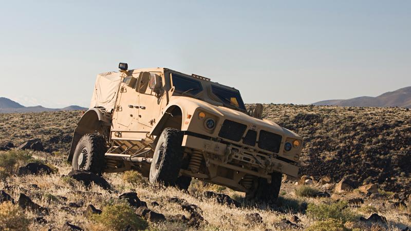 M-ATV heter ersättaren, den ska klara att köra på en mina utan att soldaterna i bilen tar skada.