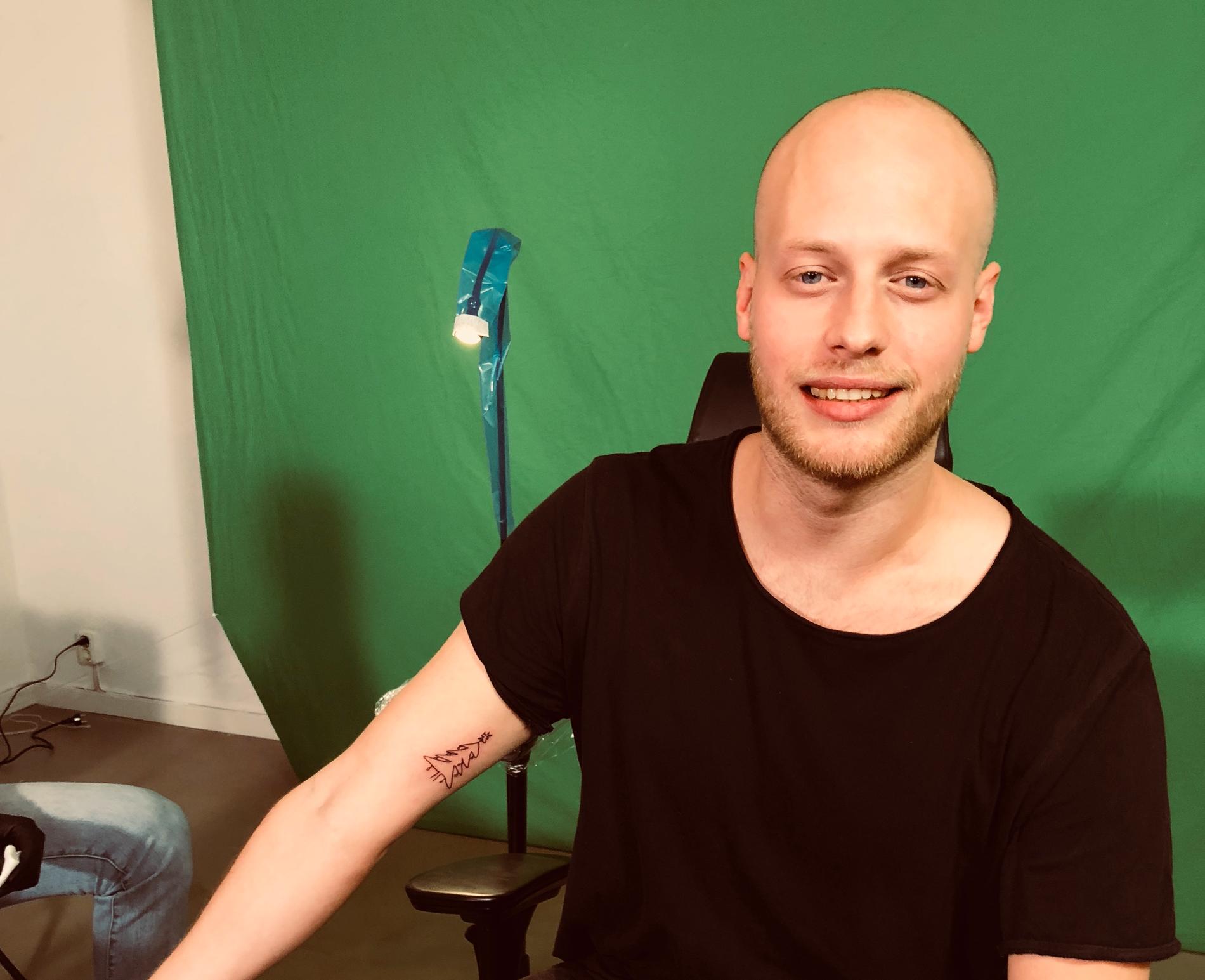 Petter Lindqvist med sin nya tatuering.