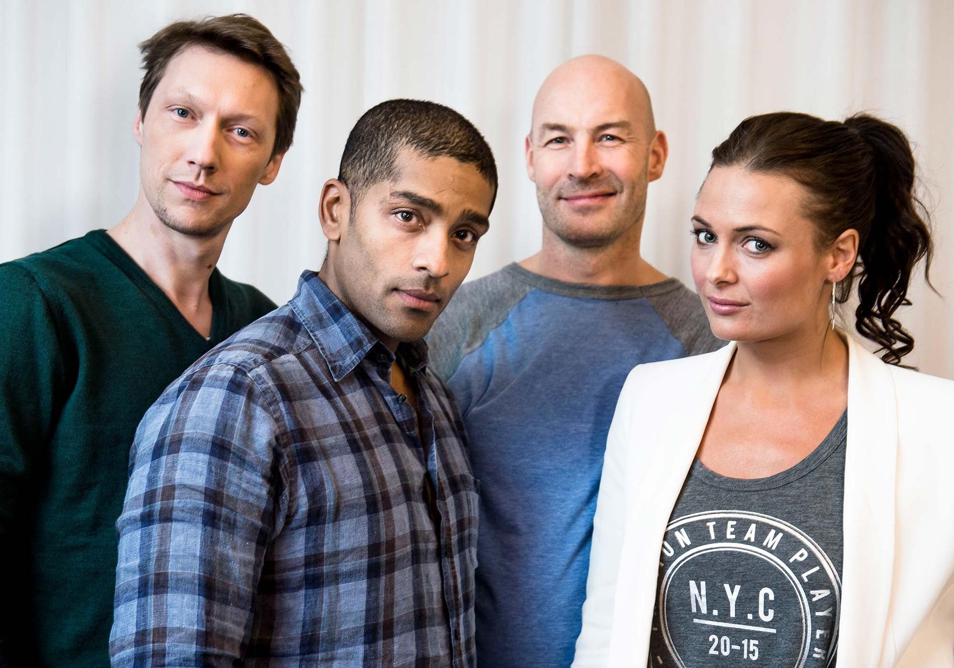 Skådespelarna från den senaste filmen om Jönssonligan – den perfekta stöten: Simon J Berger, Alexander Karim, Torkel Petersson och Susanne Thorson.