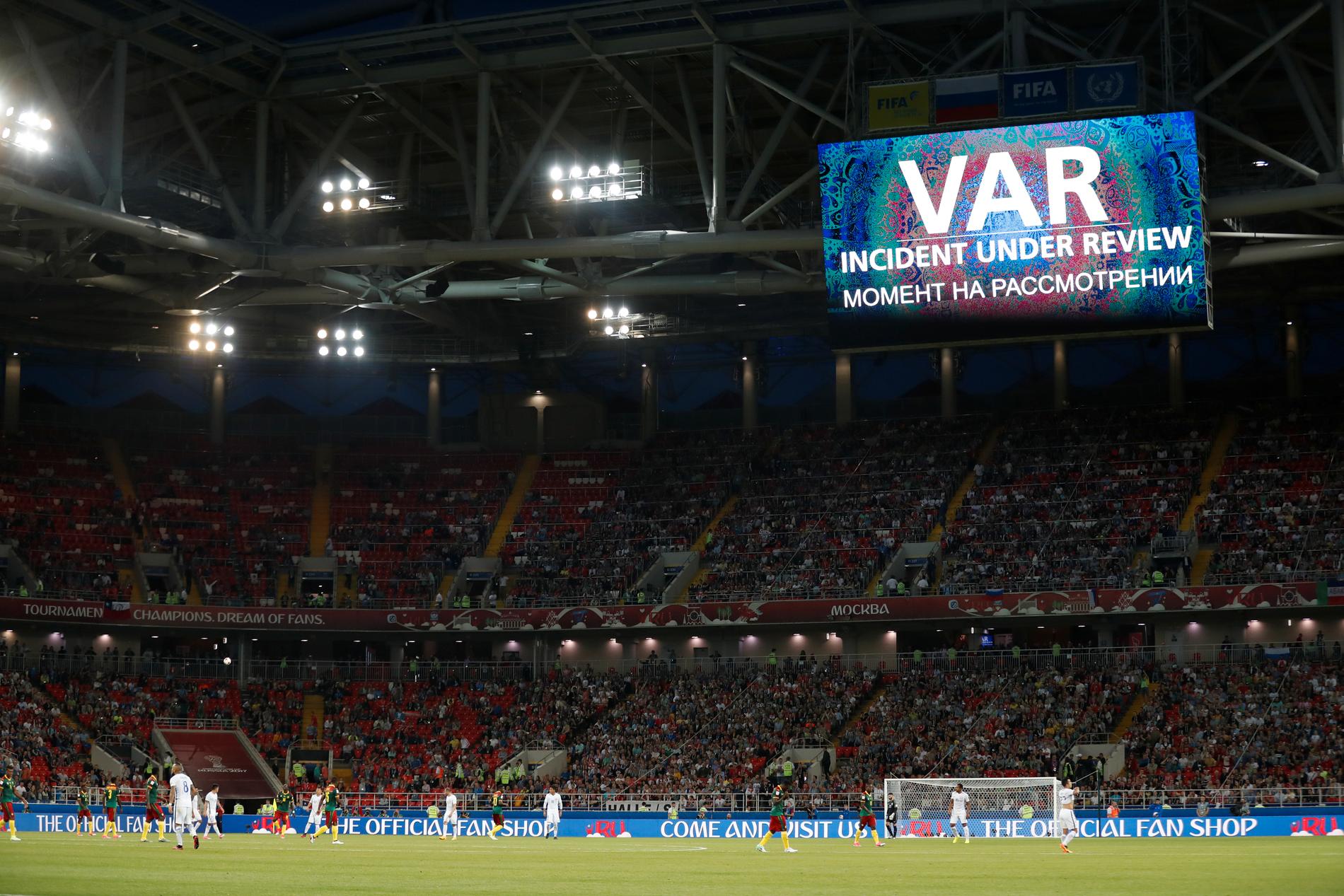 VAR – Video assistant referees testas under pågående mästerskapet i Ryssland – Confederations Cup.