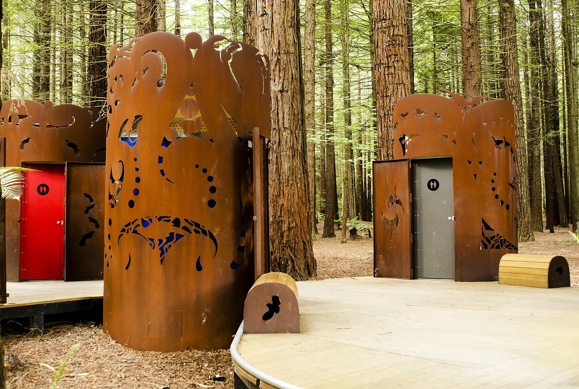 Red Woods Toilets, Rotorua i Nya Zeeland.