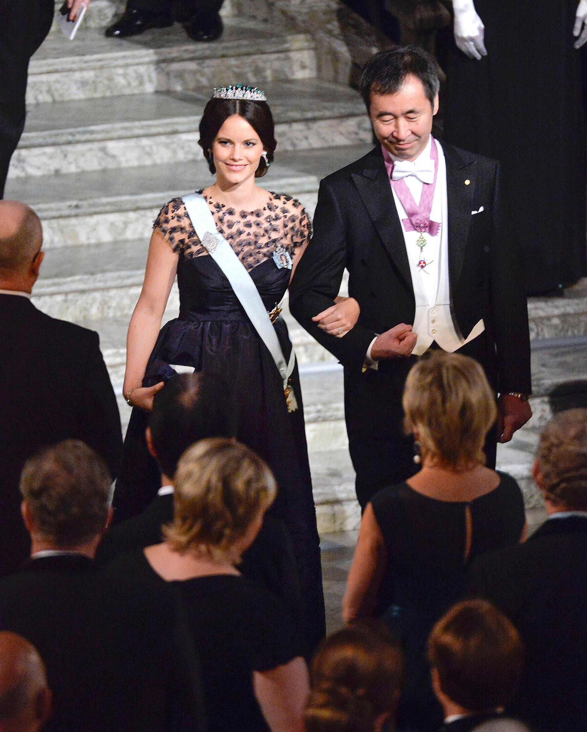 DYRT TYG.  Prinsessan Sofias klänning på Nobelfesten kostade över 80 000 kronor.