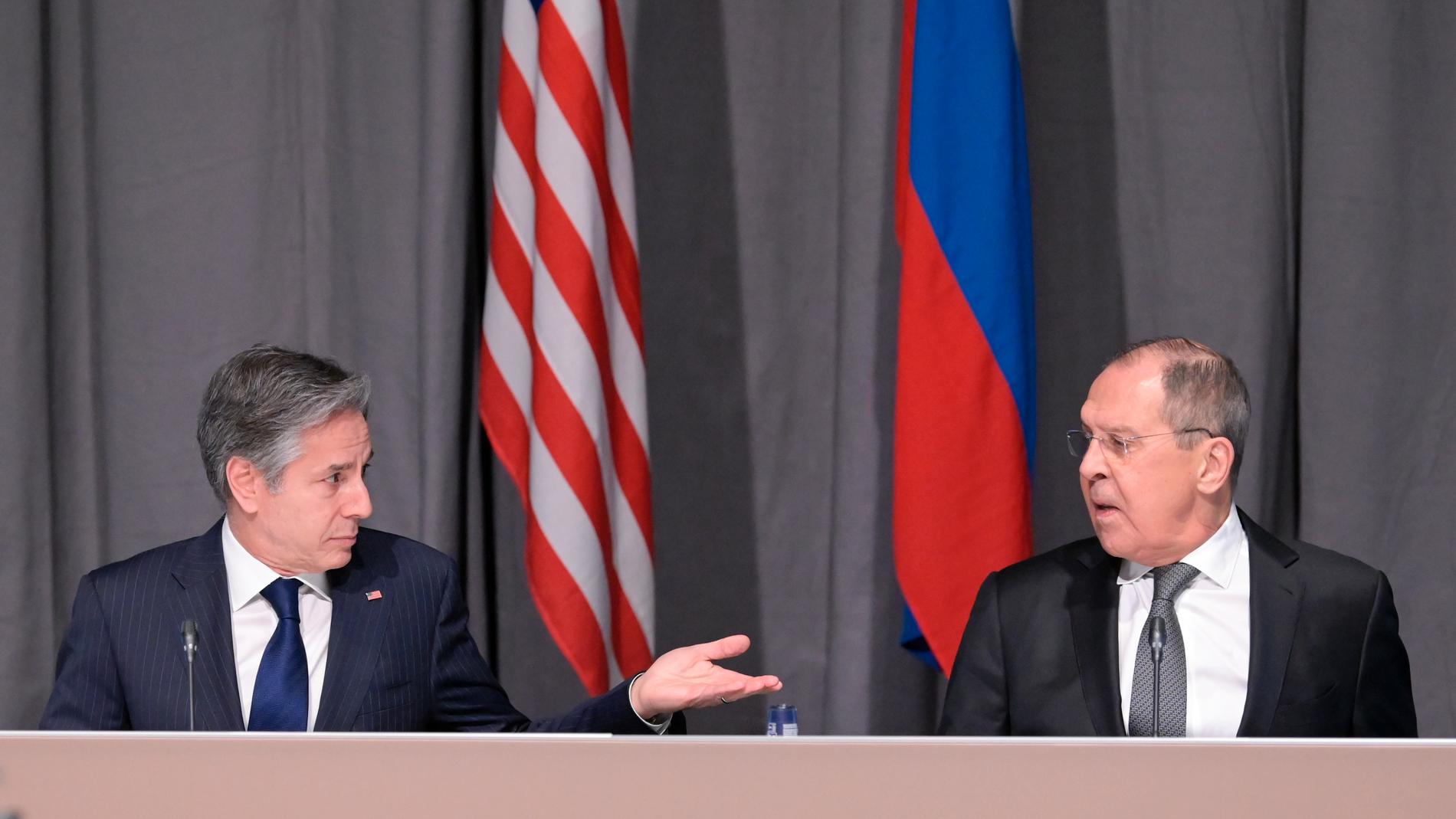 USA:s utrikesminister Anthony Blinken och Rysslands dito Sergej Lavrov på OSSE-mötet.