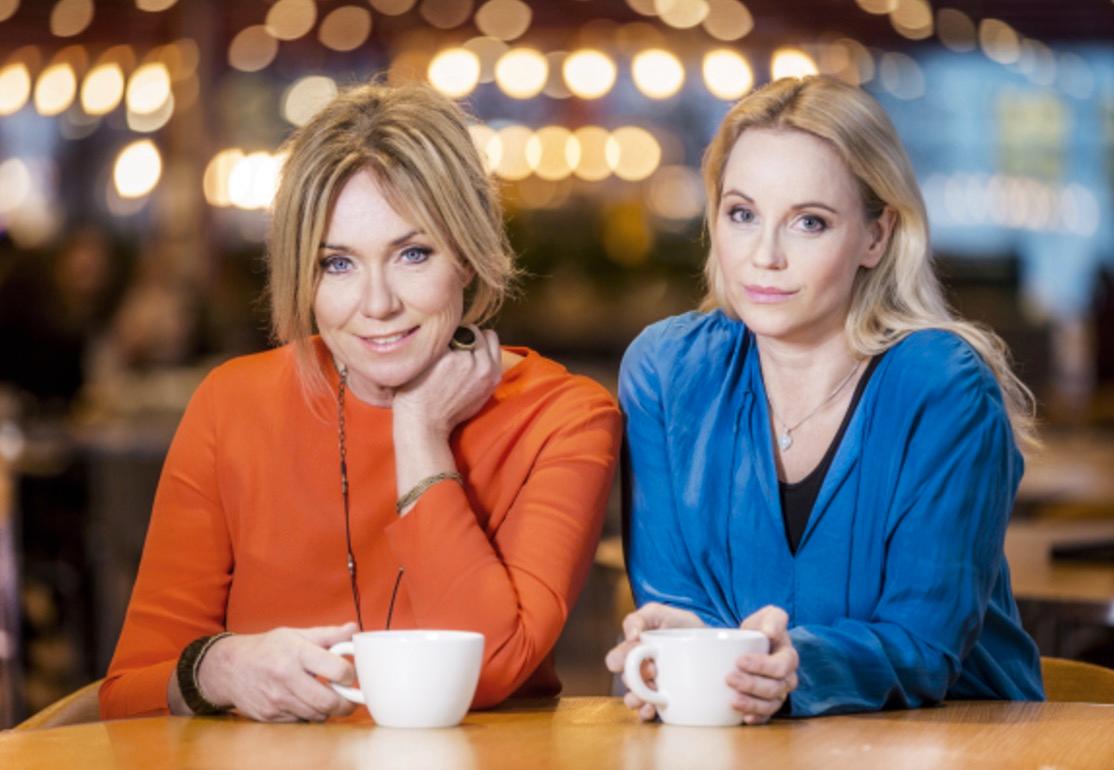 Anne Lundberg och Sofia Helin fick tv-branschens finaste pris Kristallen för ”30 liv i veckan”.