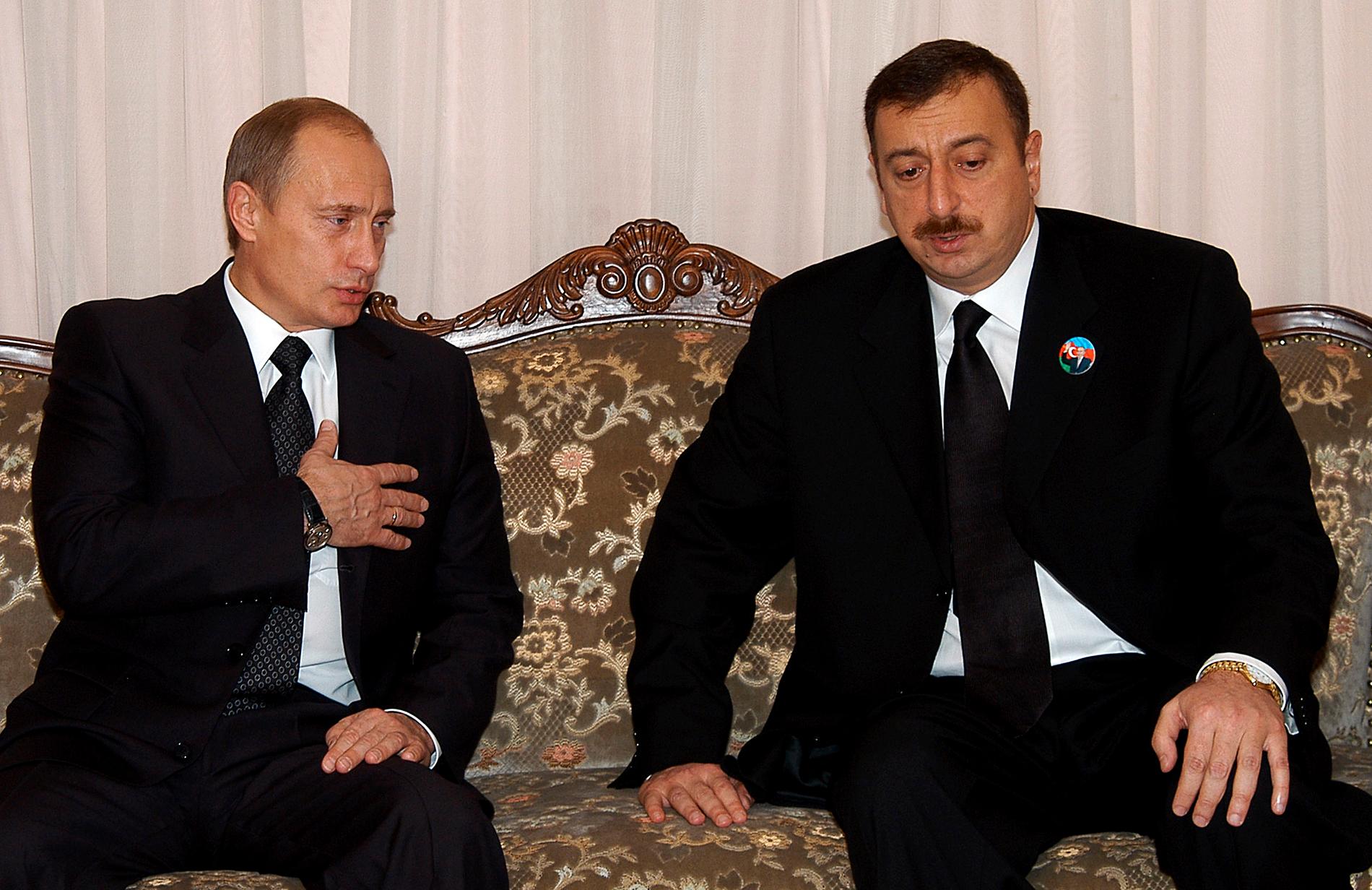 Vladimir Putin och Azerbajdzjans president Ilham Aliev, 2003.