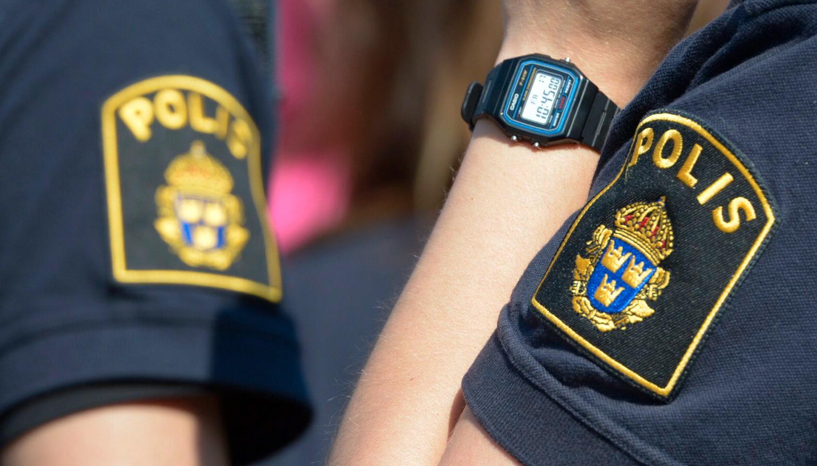 Polisen utreder en anmälan om att en man försökt bära iväg en flicka i södra Stockholm. Arkivbild