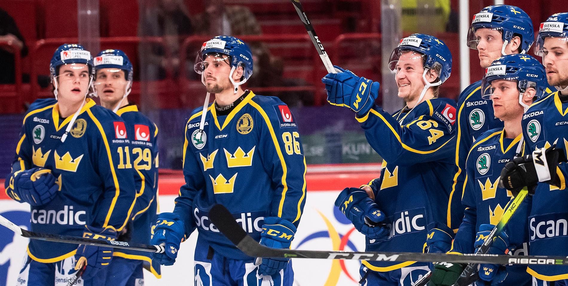 Svenska laget firar segern i Globen.