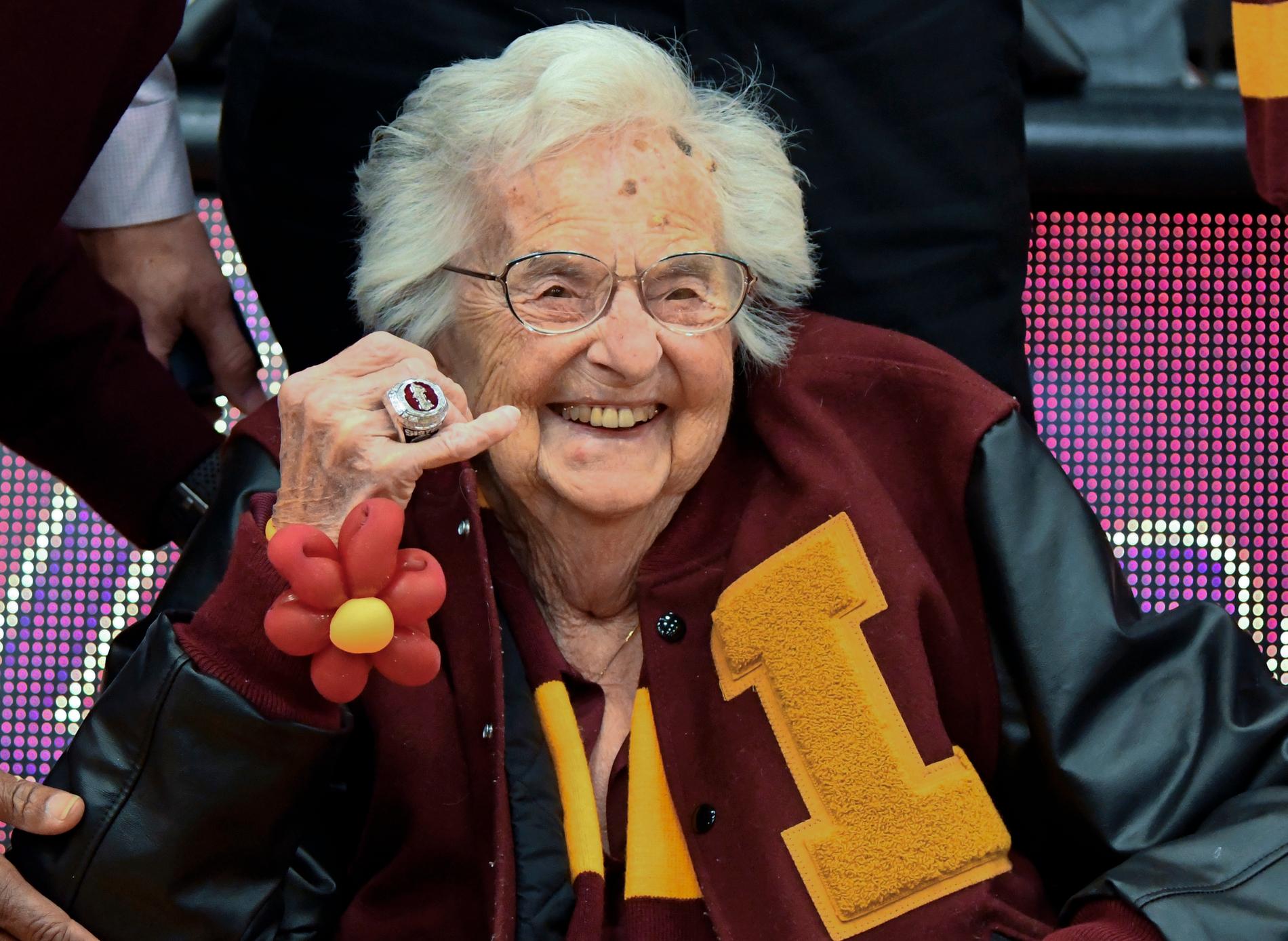  Jean Dolores Schmidt, 101 år. 