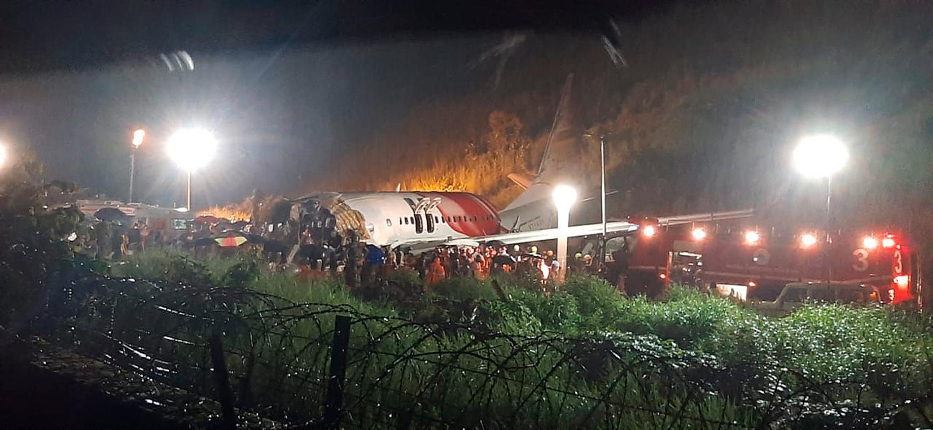 Air India-planet bröts i två delar efter avåkningen.