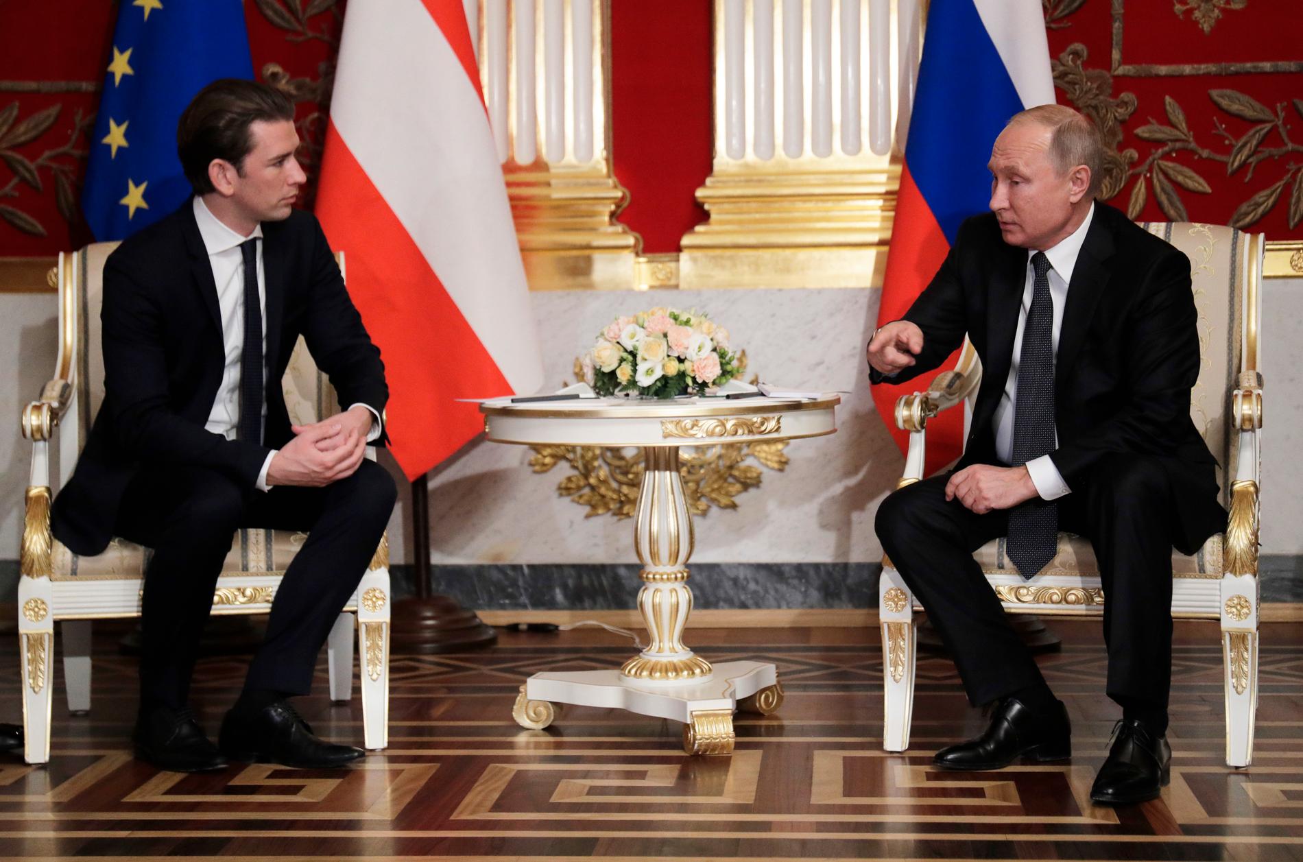 Österrikes förbundskansler Sebastian Kurz i samtal med Rysslands president Vladimir Putin, tidigare i år. Arkivbild.
