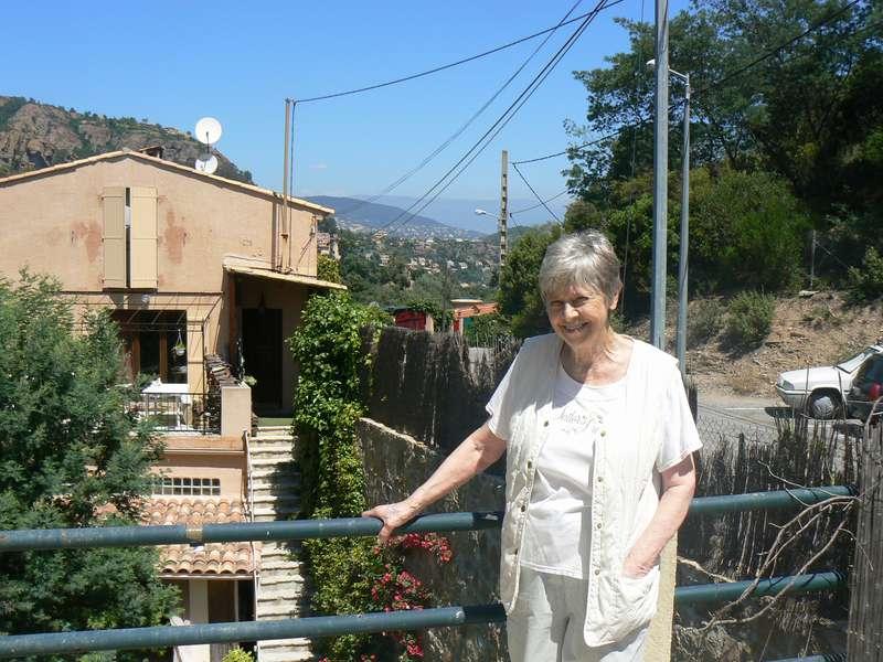 ”Hon är inte alls lik mig” Anita Lindblom är missnöjd med valet av skådespelerska till filmen om sitt liv. Dessutom anser den tidigare schlagerdrottningen att filmteamet bara vill tjäna pengar på hennes levnadshistoria. Den 74-åriga sångerskan bor numera i Frankrike.