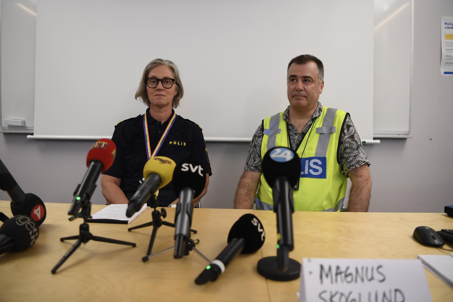 Anna Lindqvist och Magnus Skoglund på polisen håller Pressträff.
