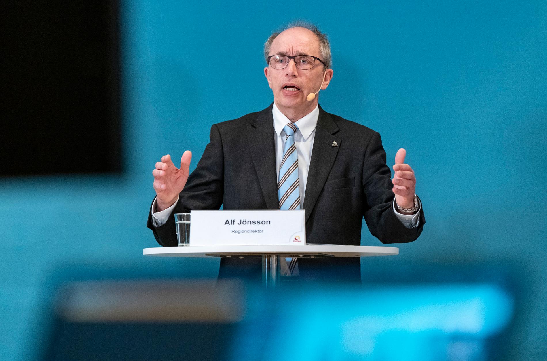 Alf Jönsson, regiondirektör, under onsdagens presskonferens.