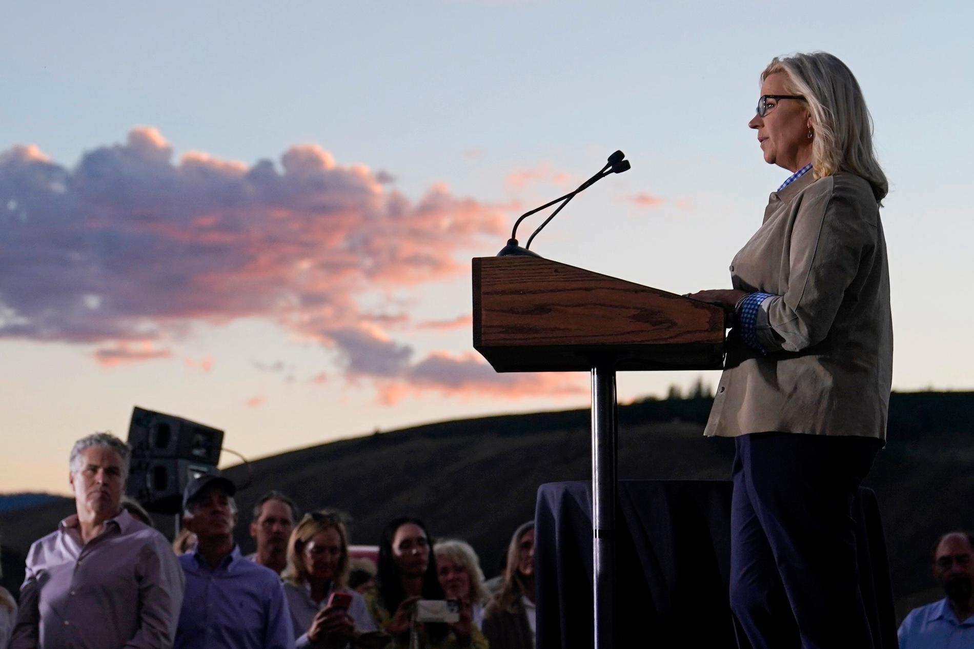 Liz Cheney håller tal på tisdagskvällen i Jackson, Wyoming.