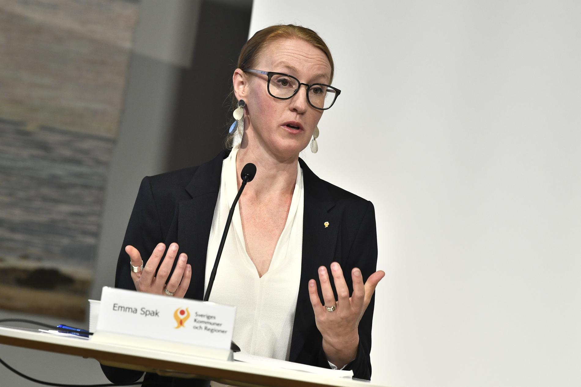 Emma Spak, Sveriges kommuner och regioner, anser att Folkhälsomyndigheten inte varit tydliga. 