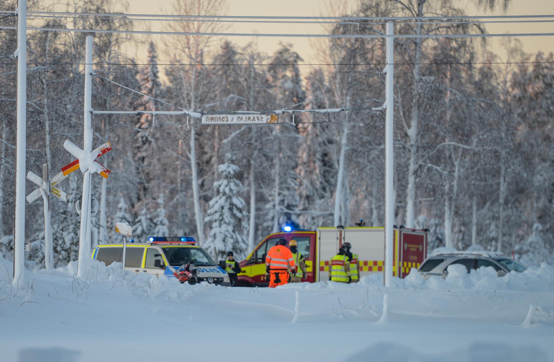 Olyckan inträffade vid en obevakad järnvägsövergång i Söråker, strax utanför Timrå.