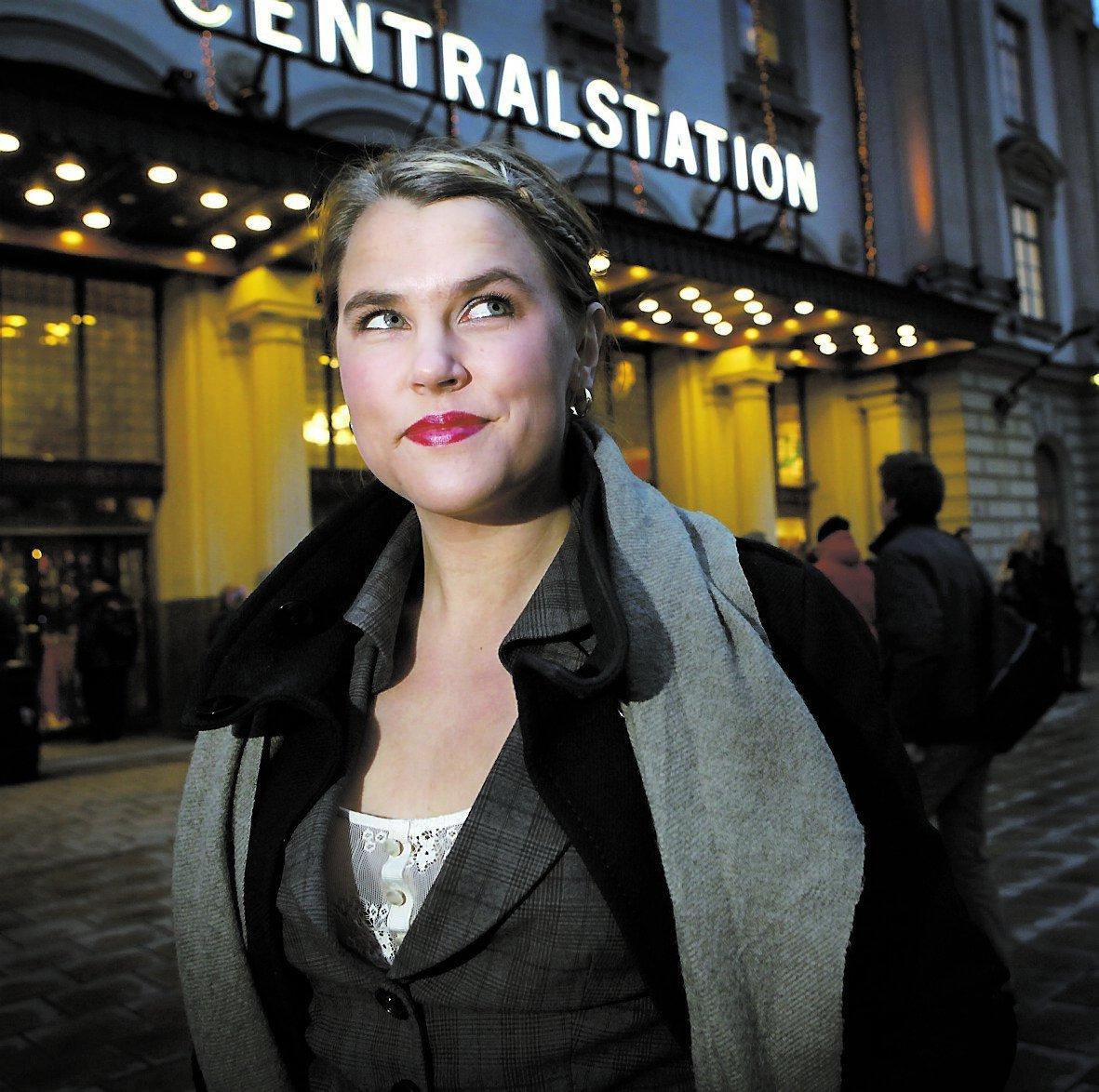 Mia Skäringer vill utveckla sig som skådespelare. I kväll är hon tillbaka med en ny omgång av ”Mia och Klara”.