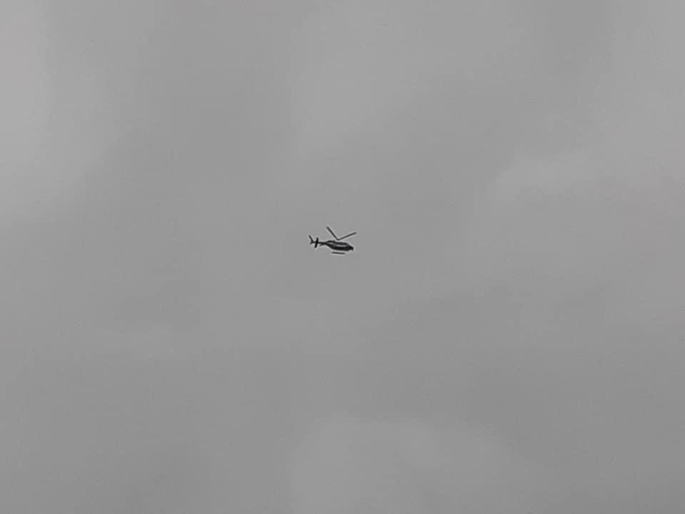 Helikopter deltar i insatsen i Västerås.