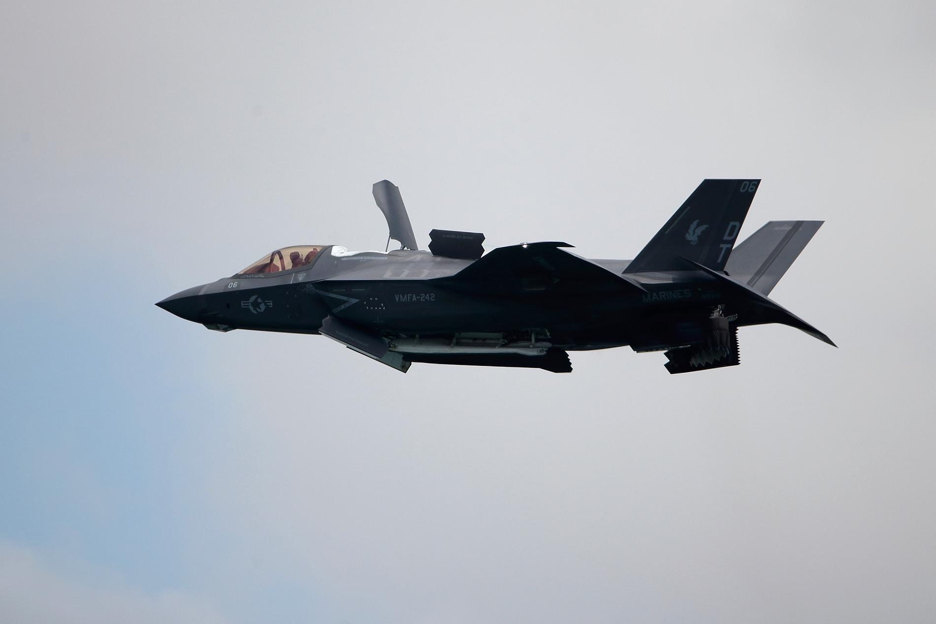 USA:s flygvapen söker efter F-35-flyg. 