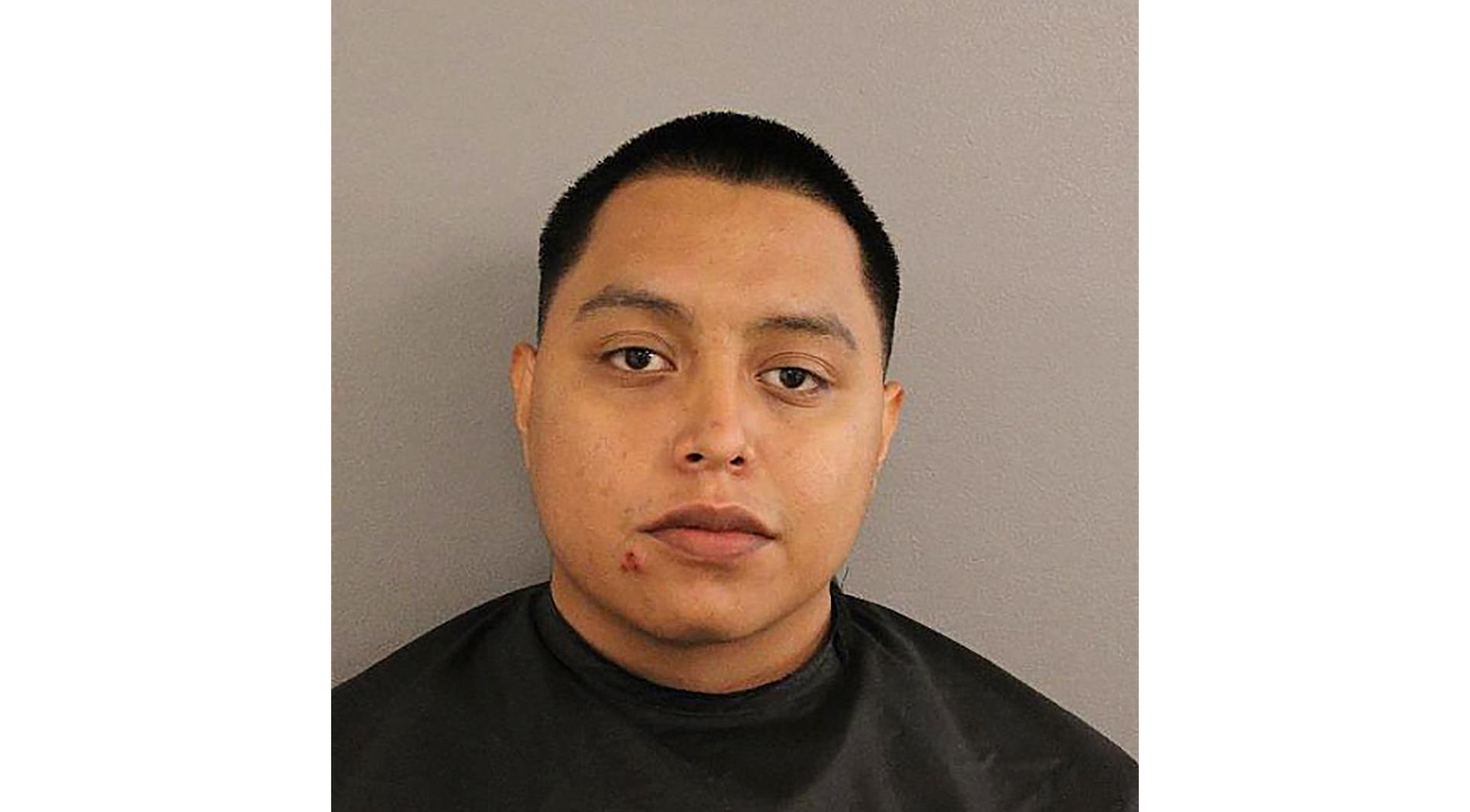 Pedro Tello Rodriguez Jr, 25, är åtalad för att ha skjutit två unga tjejer.