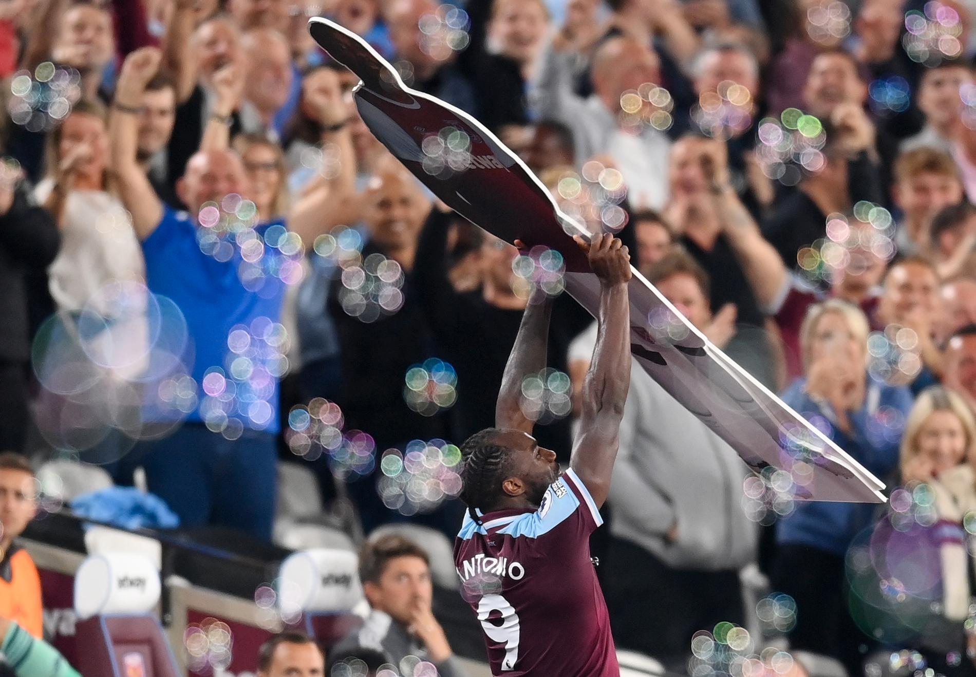 Antonio firar efter sitt rekordmål för West Ham United.