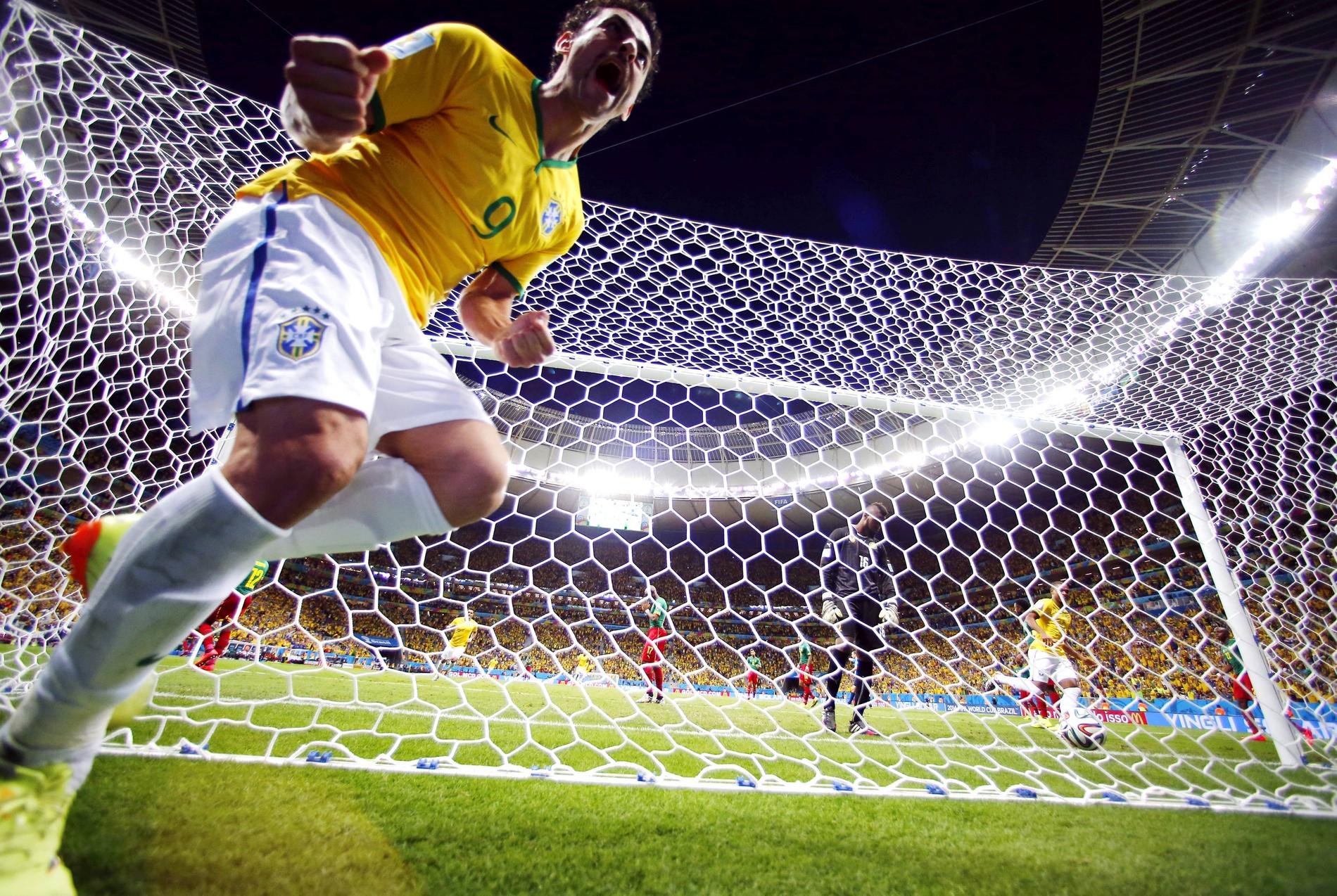 Har fått upp farten Fred spräckte sin VM-nolla och Brasilien glimrade slutligen till i den sista gruppmatchen.