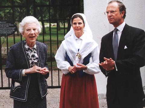 Drottning Siliva och kung Carl Gustaf tillsammans med Danmarks drottning Ingrid.