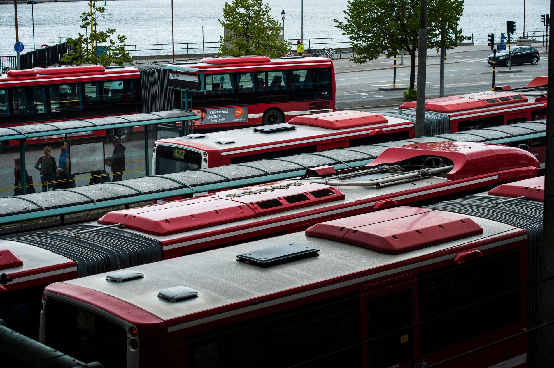 Trängsel på Stadsgårdsleden gör att fyra busslinjer flyttas till Medis med start på måndag.