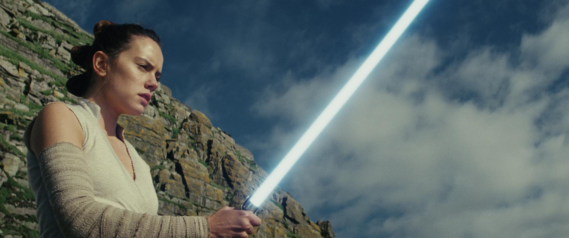 Jediriddaren Rey är en av flera starka kvinnliga karaktärer i ”The Last Jedi”.