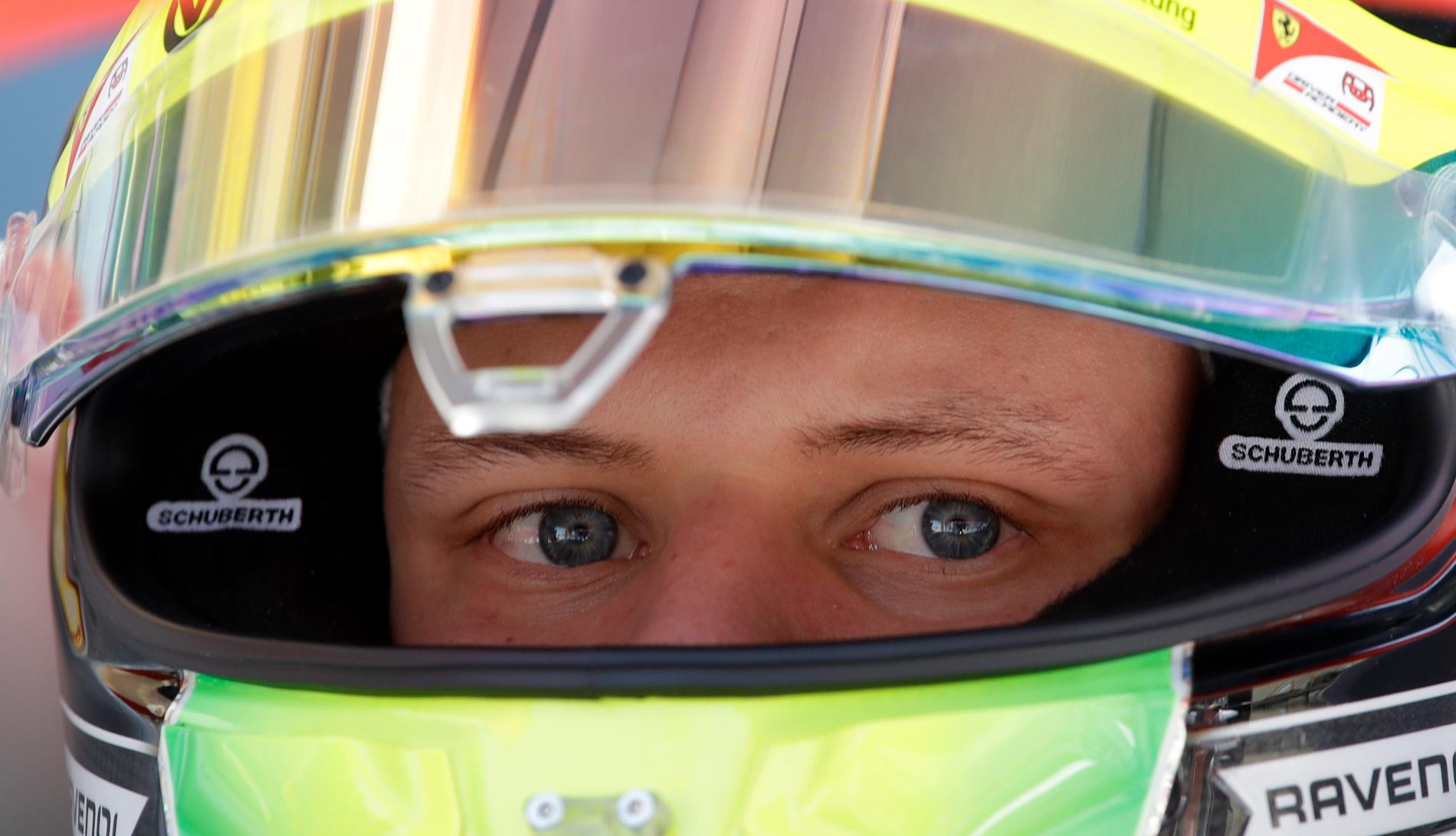 Mick Schumacher inför premiären av Formel 2 och testet i F1