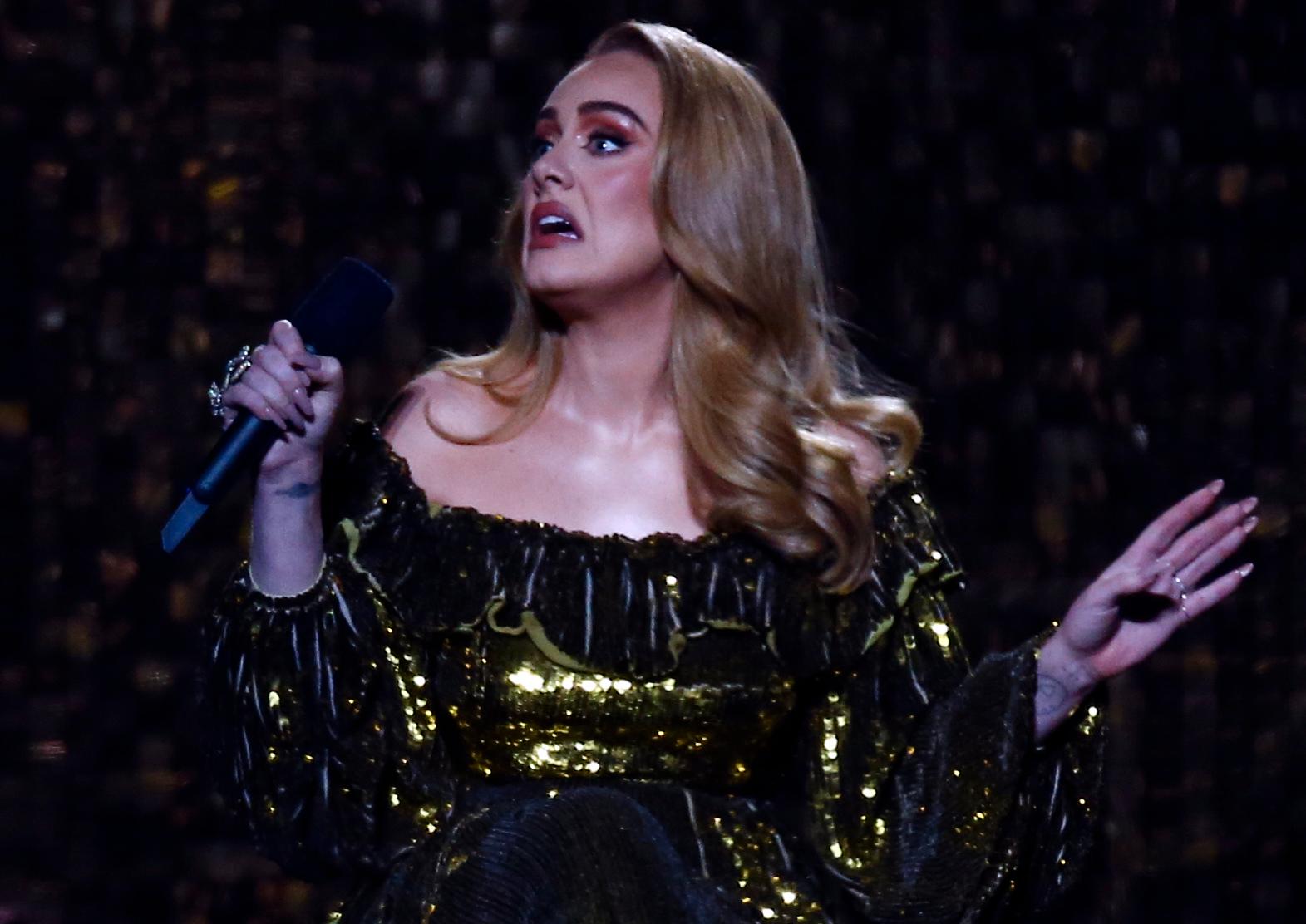Adele varnade publiken att uppföra sig under hennes konsert på Caesars Palace i Las Vegas 5 juli. Arkivbild.