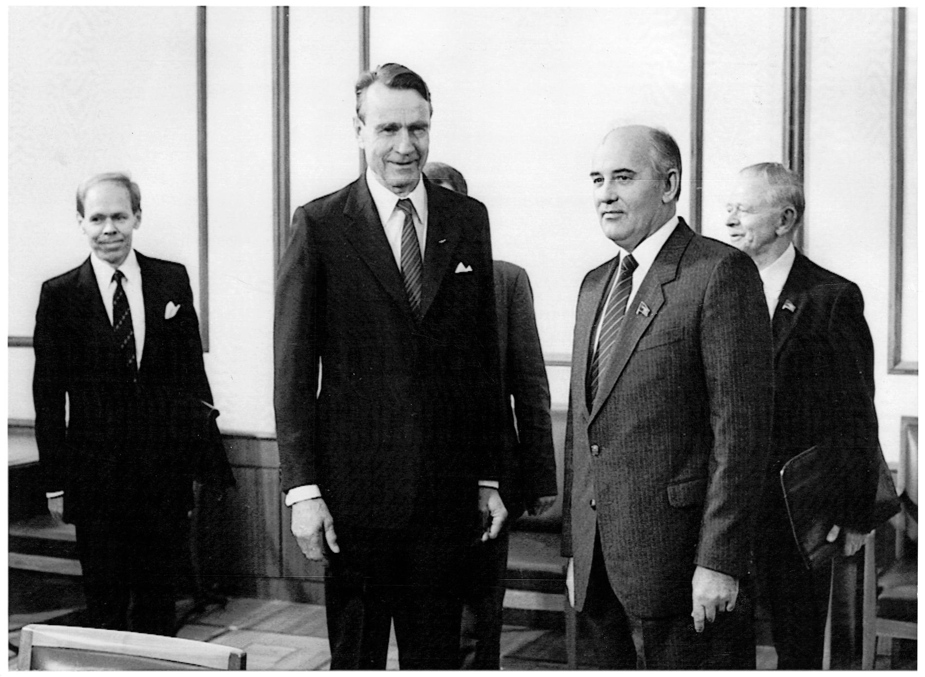 Finlands tidigare president Mauno Koivisto och Gorbatjov. 