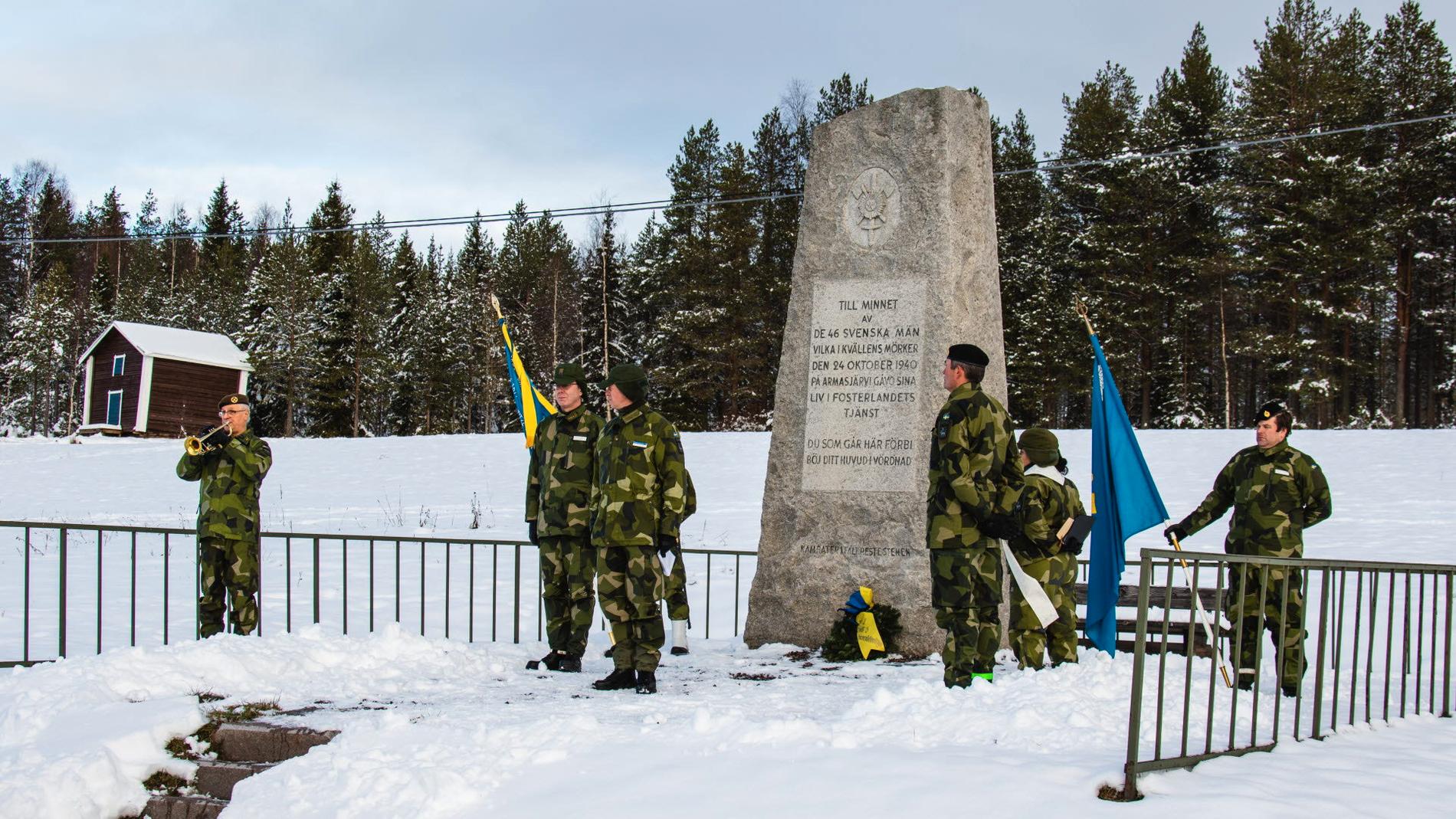 En ceremoni genomfördes vid minnesstenen i byn Armasjärvi.