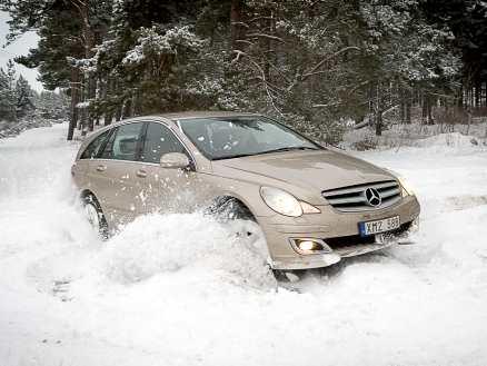 FARLIG Mercedes nya lyxbil R-klass klarar inte svensk vinterväg. Den har dåliga, i vissa fall direkt farliga köregenskaper.