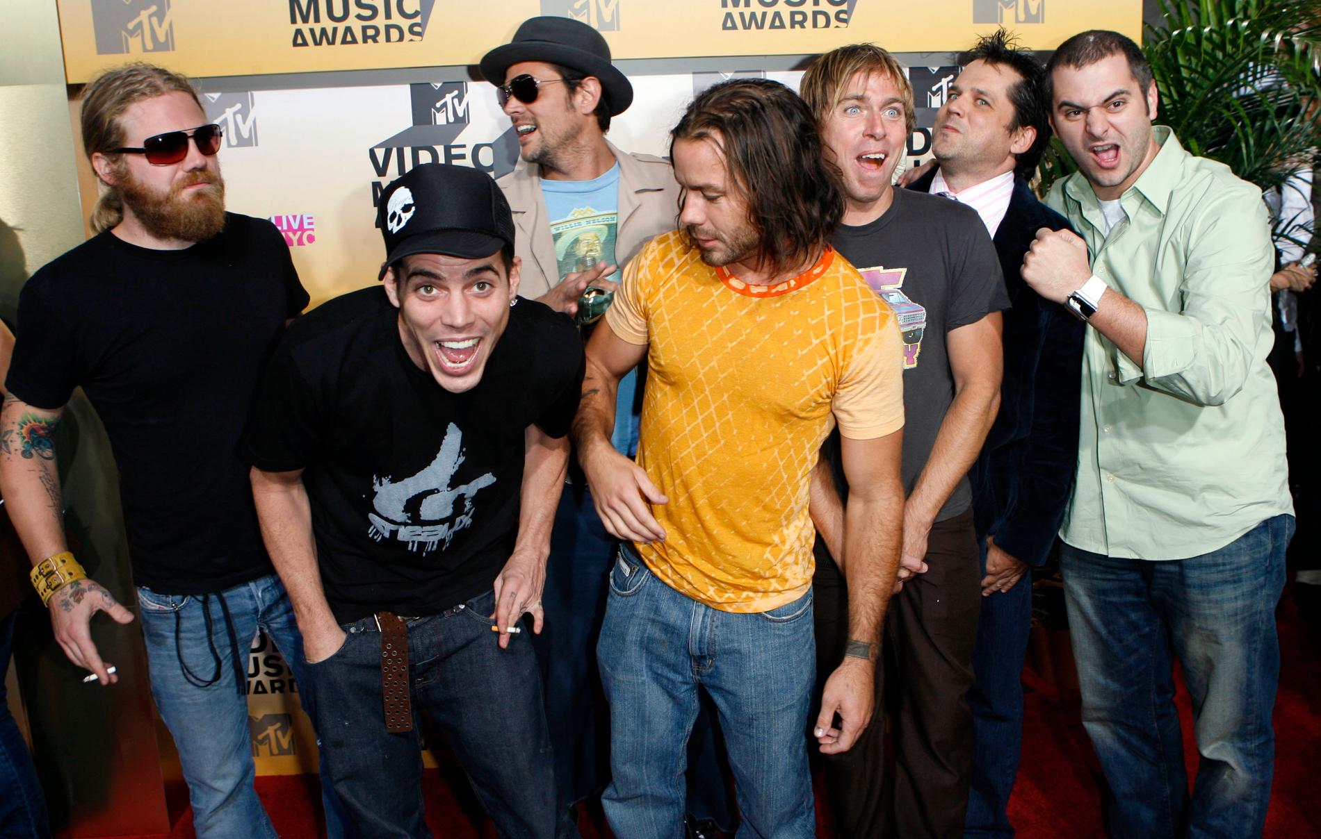 Delar av Jackass-gänget på MTV Awards 2006.