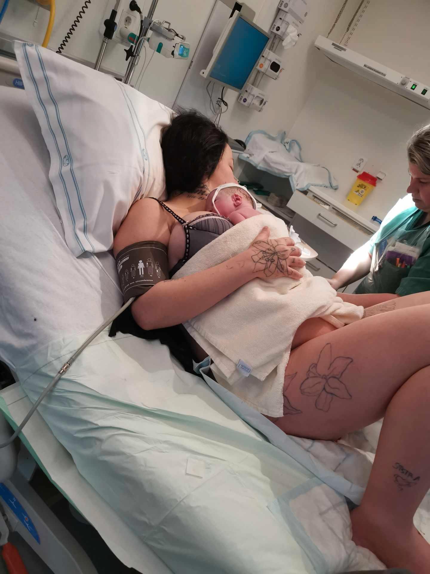 Michelle och Alex fördes till sjukhuset, och allt visade sig vara bra med dem: ”De var förvånade på förlossningen att att det inte var värre”.