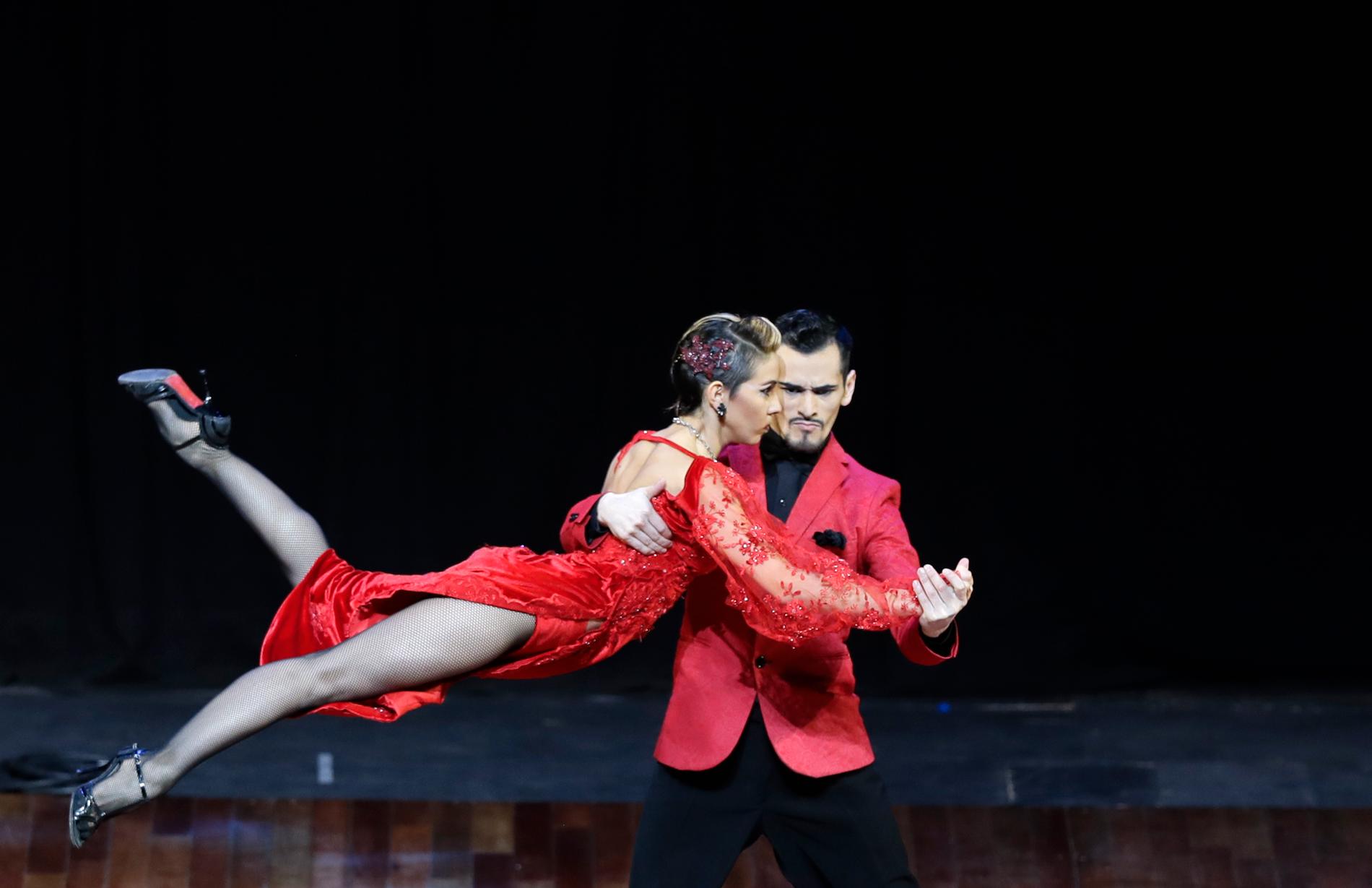 Det argentinska dansparet Juan Segui och Maira Sanchez vid fjolårets världsmästerskap i tango i Buenos Aires i Argentina.